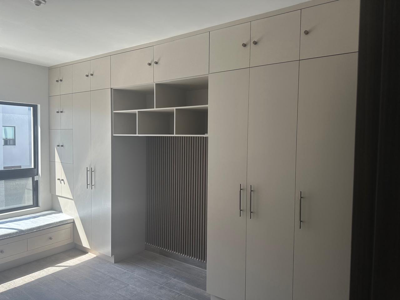 Closet terminado por Lux Interiores